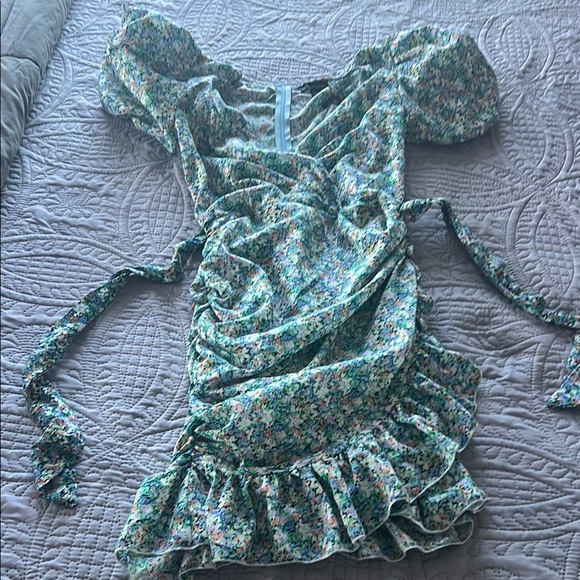 🩵 NWT Pretty Little Thing BLUE FLORAL CHIFFON PUFF SLEEVE RUCHED BODYCON DRESS 🩵 - Picture 6 of 7